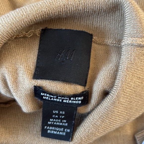 H&M Merino Wool Blend Turtleneck Size XS | Neutral Capsule Essential | - Picture 2 of 3